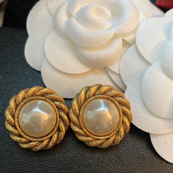 Authentic Chanel Vintage Faux Pearl Clip On Earrings - Picture 9 of 9